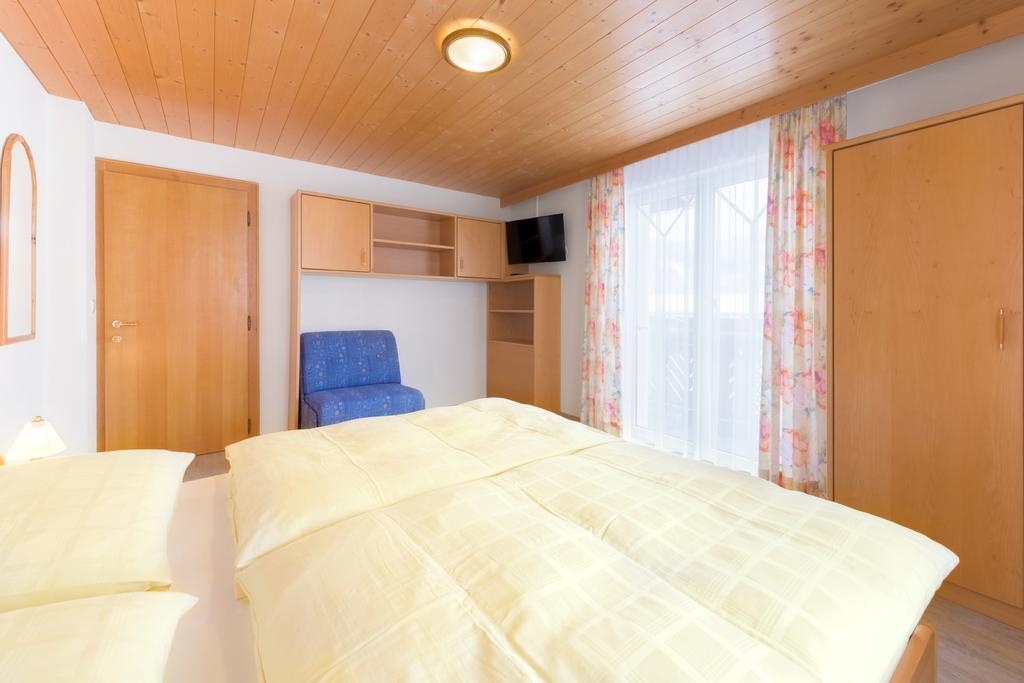 Haus Meneweger Apartment Flachau Exterior photo